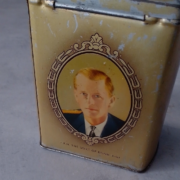 Vintage Coronation June 1953 Queen Ezliabeth II Tin Box Fox's Glacier Mints - Picture 4 of 11